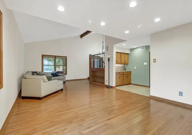 Photo 4 of Single family home for sale at 15735 Covewood Cir, Dallas, TX 75248 | MLS# 21243739 | Listing updated on 2026-07-26