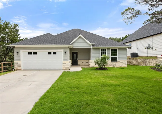 Homes for sale in Granbury, TX | 2617 Creek Dr, Granbury, TX 76048 | MLS# 21244662