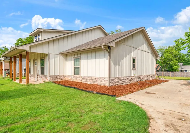 Photo 3 of Single family home for sale at 675 High St, Blossom, TX 75416 | MLS# 21254084 | Listing updated on 2026-07-13