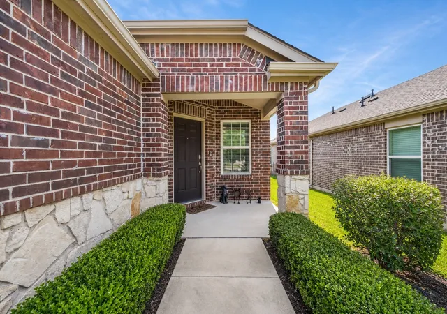 Photo 3 of Single family home for sale at 7620 Parade Dr, Little Elm, TX 76227 | MLS# 21252901 | Listing updated on 2026-08-18