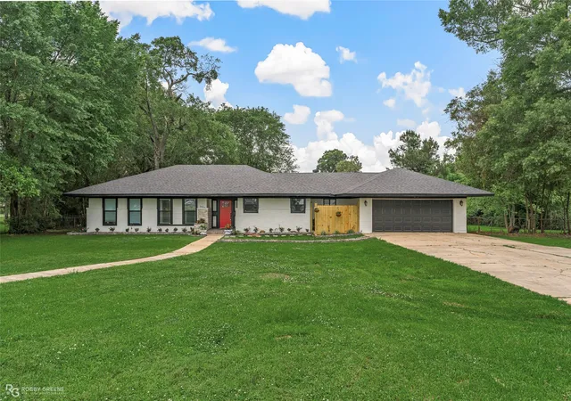 Homes for sale in Benton, LA | 207 Red River St, Benton, LA 71006 | MLS# 21254163