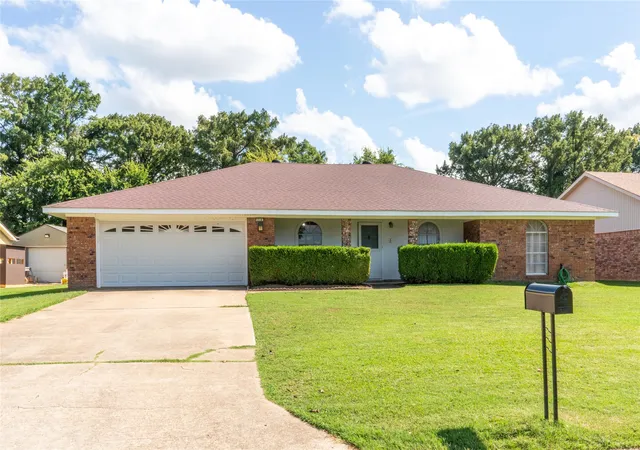Photo 1 of Single family home for sale at 218 Benoist Cir, Bossier City, LA 71111 | MLS# 21254098 | Listing updated on 2026-08-18