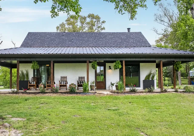 Photo 3 of House for sale at 350 Fm 1256, Eustace, TX 75124 | MLS# 21253592 | Listing updated on 2026-08-26