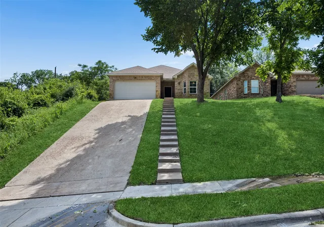 Single family home for sale at 2801 17Th St, Fort Worth, TX 76106 | MLS# 21253340