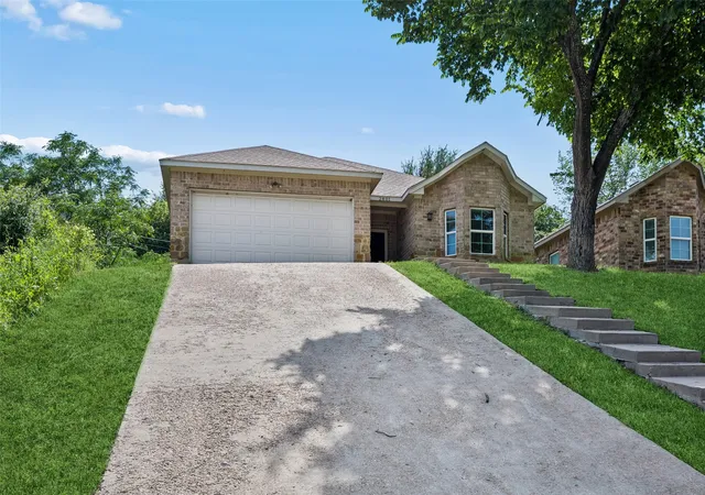 Photo 2 of Single family home for sale at 2801 17th St, Fort Worth, TX 76106 | MLS# 21253340 | Listing updated on 2026-07-21