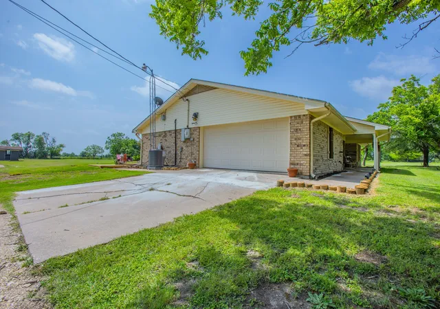 Homes for sale in Robinson, TX | 1608 Sunset Rd, Robinson, TX 76706 | MLS# 21250334