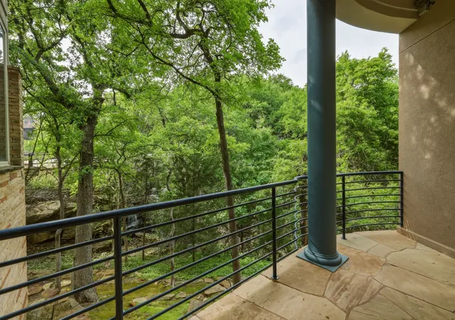 Photo 3 of Single family home for sale at 2607 Hemingway Dr, Arlington, TX 76006 | MLS# 21231250 | Listing updated on 2026-08-10