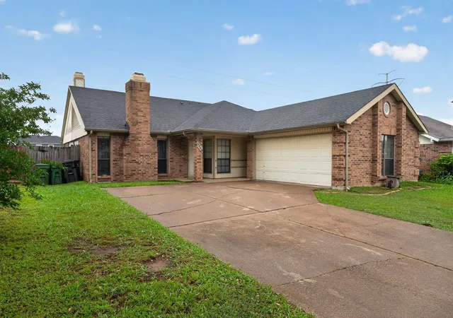 Photo 1 of Sale Pending at 5209 Nocona Ln, Arlington, TX 76018 | MLS# 21217083 | Listing updated on 2026-07-07