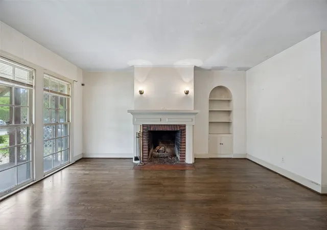 Homes for sale in Dallas, TX | 106 N Briscoe Blvd, Dallas, TX 75211 | MLS# 21247074