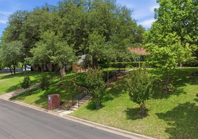 Homes for sale in Woodway, TX | 1209 Southwood Dr, Woodway, TX 76712 | MLS# 21252885