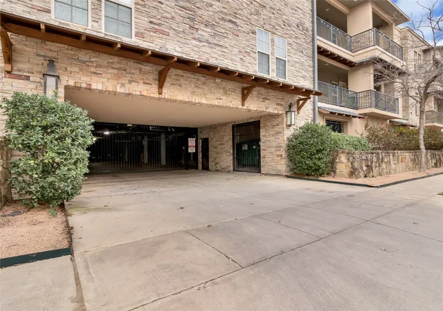 2nd image of 2800 Sandage Ave, Fort Worth, TX 76109