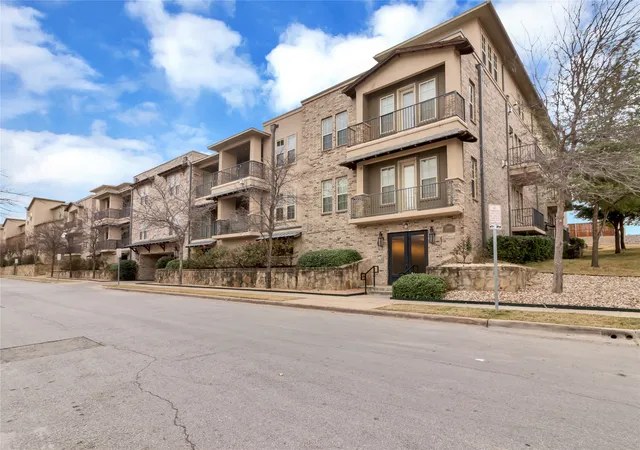 33rd image of 2800 Sandage Ave #303, Fort Worth, TX 76109 | MLS# 21253599