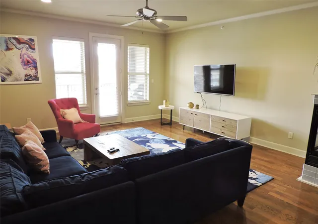 3rd image of 2800 Sandage Ave, Fort Worth, TX 76109
