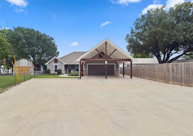 Photo 3 of Single family home for sale at 4511 Wildwood Cir, Granbury, TX 76049 | MLS# 21252946 | Listing updated on 2026-08-24