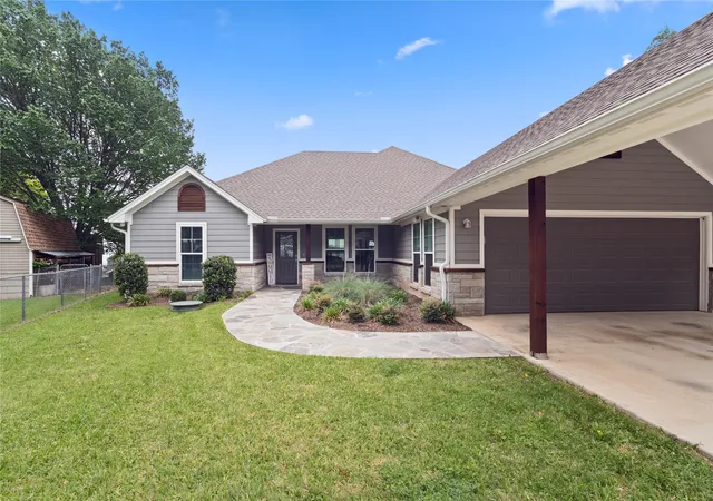 Photo 3 of Single family home for sale at 4511 Wildwood Cir, Granbury, TX 76049 | MLS# 21252946 | Listing updated on 2026-08-24