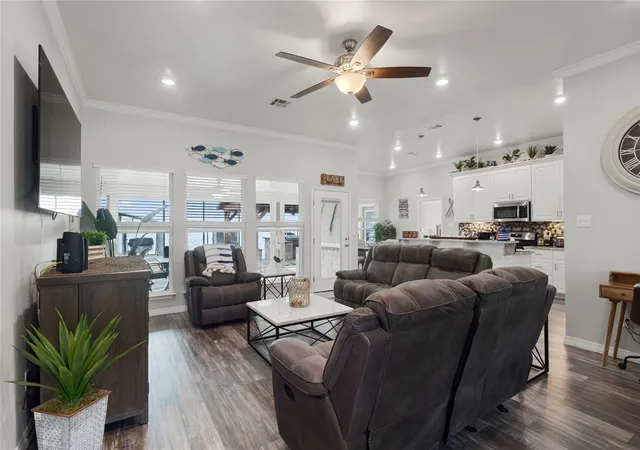 Photo 4 of Single family home for sale at 4511 Wildwood Cir, Granbury, TX 76049 | MLS# 21252946 | Listing updated on 2026-08-24