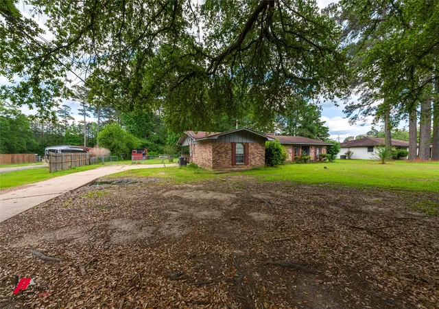 1st image of 423 11th St Ne, Springhill, LA 71075 | MLS# 21254521