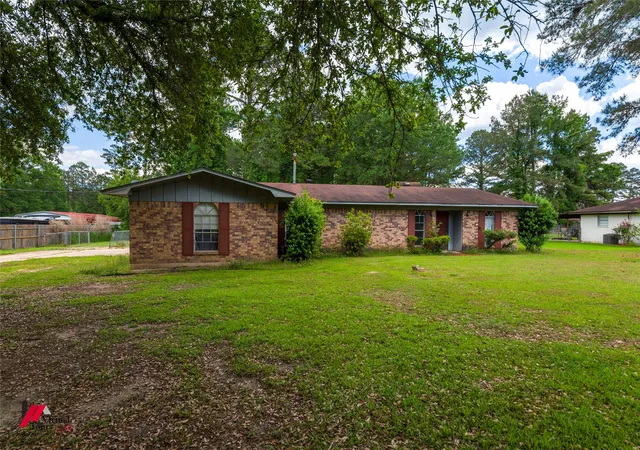 2nd image of 423 11th St Ne, Springhill, LA 71075 | MLS# 21254521