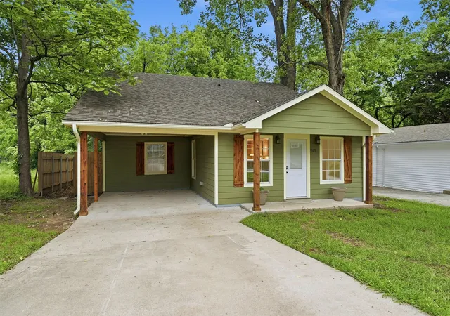Photo 1 of Single family home for sale at 909 Thatcher St, Denison, TX 75020 | MLS# 21254332 | Listing updated on 2026-07-23
