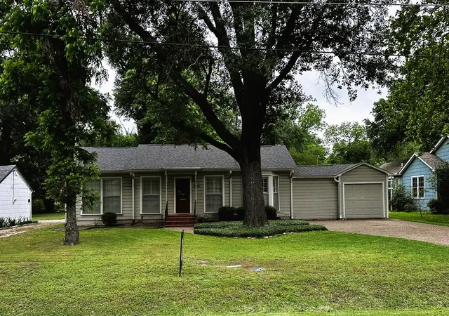Photo 3 of Sale Pending at 305 Grace Ln, Terrell, TX 75160 | MLS# 21254776 | Listing updated on 2026-07-25