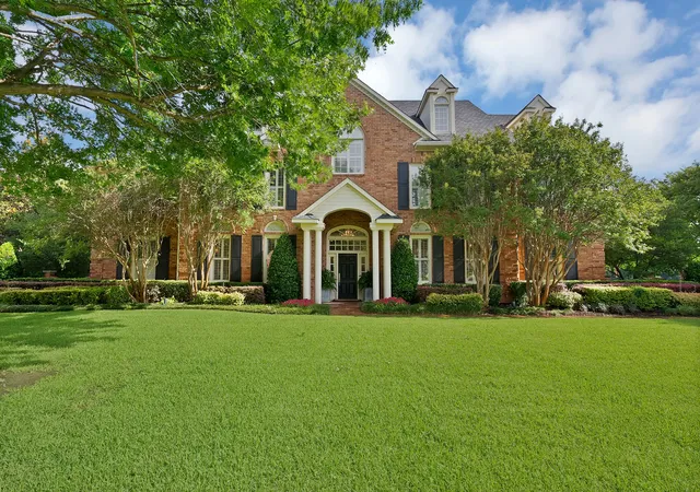 Photo 1 of Single family home for sale at 3109 Shadow Dr W, Arlington, TX 76006 | MLS# 21253800 | Listing updated on 2026-09-26