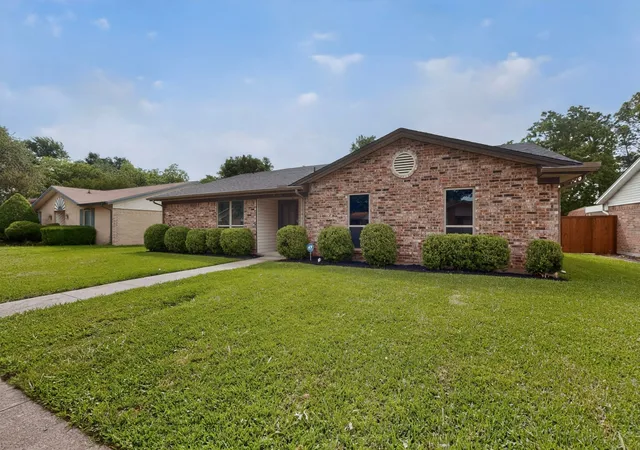Photo 3 of Sale Pending at 949 Meadowdale Cir, Garland, TX 75043 | MLS# 21251968 | Listing updated on 2026-07-28