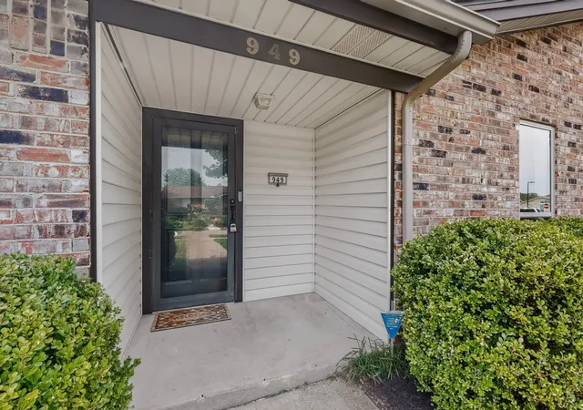 Photo 3 of Sale Pending at 949 Meadowdale Cir, Garland, TX 75043 | MLS# 21251968 | Listing updated on 2026-07-28