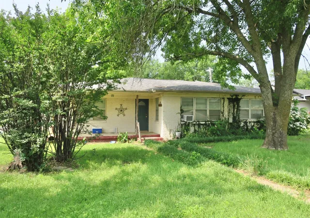 Photo 3 of Single family home for sale at 1689 N Hwy 81 N, Bowie, TX 76230 | MLS# 21220587 | Listing updated on 2026-07-07