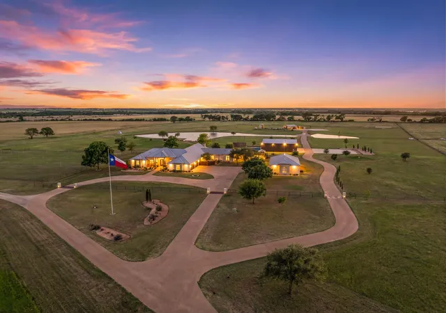 Land for sale at 887 Hcr. 3110 N, Abbott, TX 76621 | MLS# 21248972