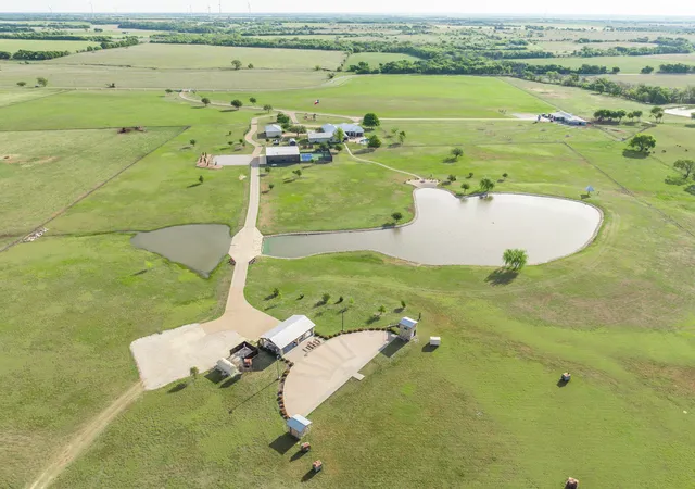 Land for sale at 887 Hcr. 3110 N, Abbott, TX 76621 | MLS# 21248972