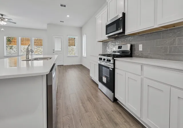 Photo 3 of Single family home for sale at 10021 Silver Nugget St, Aubrey, TX 76227 | MLS# 21254954 | Listing updated on 2026-10-06