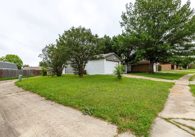 2nd image of 409 Rockcrest Dr, Mesquite, TX 75150 | MLS# 21251107
