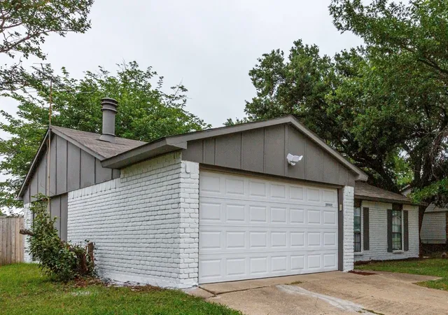 3rd image of 409 Rockcrest Dr, Mesquite, TX 75150 | MLS# 21251107