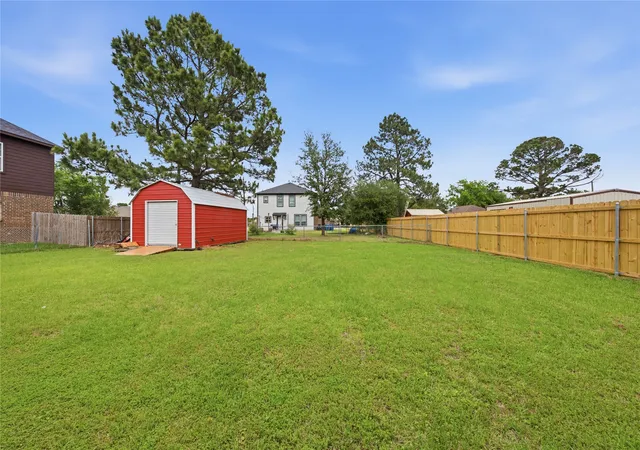 Photo 2 of Single family home for sale at 236 Seacraft Dr, Mabank, TX 75156 | MLS# 21253718 | Listing updated on 2026-07-25