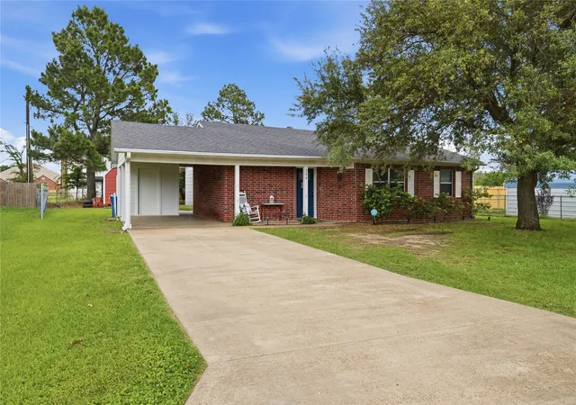 Photo 3 of Single family home for sale at 236 Seacraft Dr, Mabank, TX 75156 | MLS# 21253718 | Listing updated on 2026-07-25