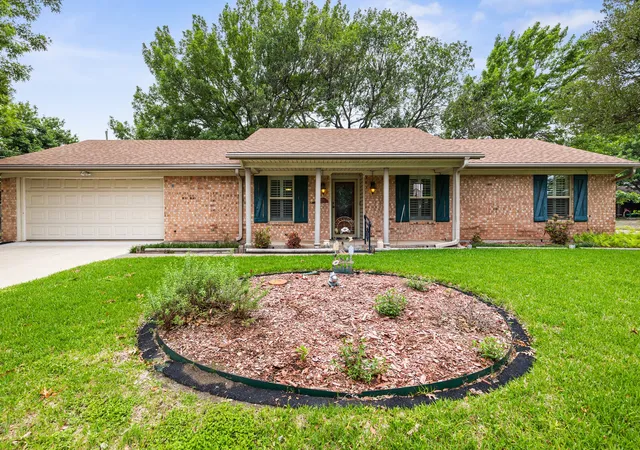 Photo 2 of Sale Pending at 7100 Canterbury Dr, Waco, TX 76712 | MLS# 21254475 | Listing updated on 2026-07-23