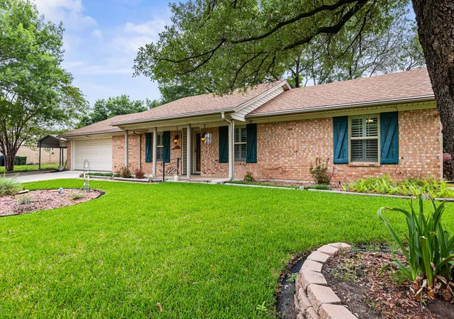 Photo 3 of Sale Pending at 7100 Canterbury Dr, Waco, TX 76712 | MLS# 21254475 | Listing updated on 2026-07-23