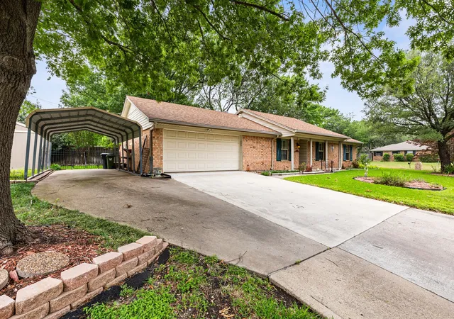 Photo 4 of Sale Pending at 7100 Canterbury Dr, Waco, TX 76712 | MLS# 21254475 | Listing updated on 2026-07-23
