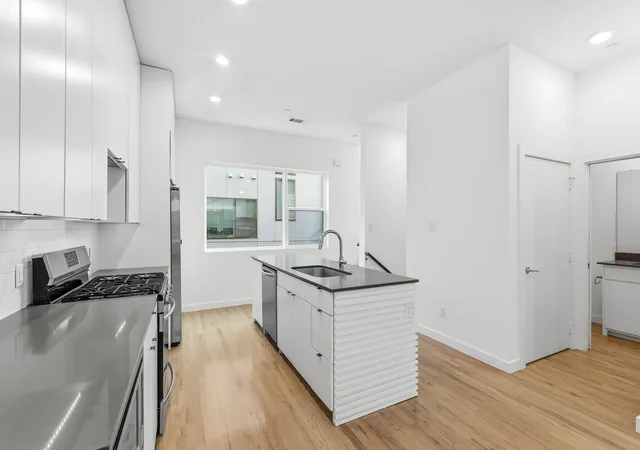 Photo 1 of Condo for sale at 427 W 10th Street Street #502, Dallas, TX 75208 | MLS# 21253765 | Listing updated on 2026-08-24
