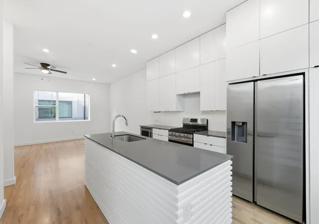 Photo 2 of Condo for sale at 427 W 10th Street Street #502, Dallas, TX 75208 | MLS# 21253765 | Listing updated on 2026-08-24