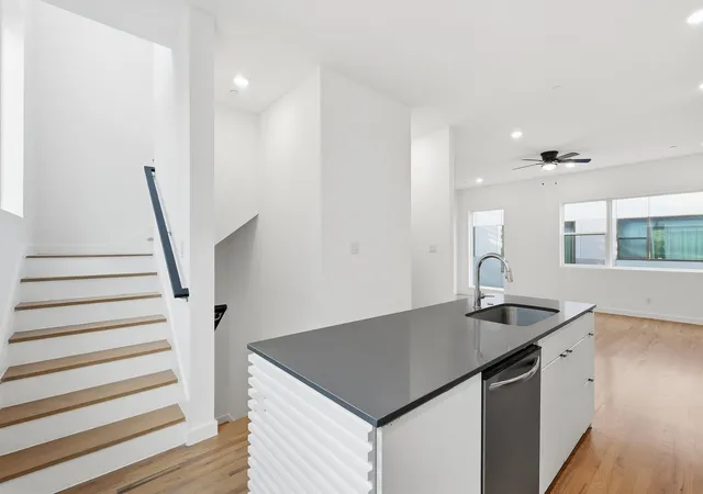 Photo 3 of Condo for sale at 427 W 10th Street Street #502, Dallas, TX 75208 | MLS# 21253765 | Listing updated on 2026-08-24