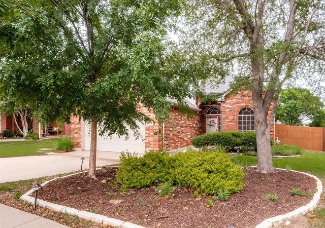 Photo 1 of Sale Pending at 10400 Vintage Dr, Fort Worth, TX 76244 | MLS# 21254195 | Listing updated on 2026-08-03
