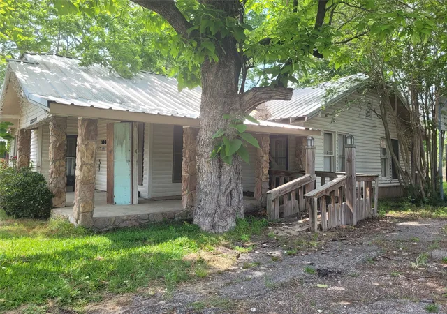 Homes for sale in Deport, TX | 384 Monroe, Deport, TX 75435 | MLS# 21254940