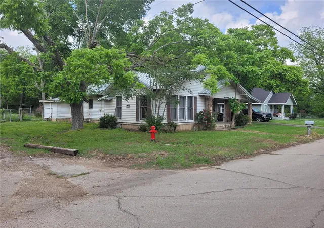 Homes for sale in Deport, TX | 384 Monroe, Deport, TX 75435 | MLS# 21254940