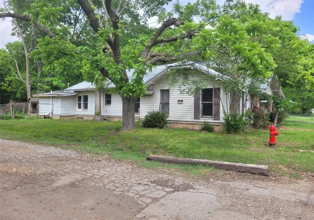 Homes for sale in Deport, TX | 384 Monroe, Deport, TX 75435 | MLS# 21254940