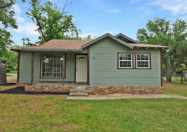 Homes for sale in De Leon, TX | 433 W Hampton Ave, De Leon, TX 76444 | MLS# 21255071