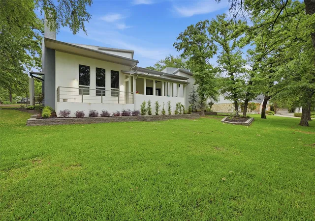 Photo 3 of Single family home for sale at 316 Comanche Dr, Gainesville, TX 76240 | MLS# 21250187 | Listing updated on 2026-07-27