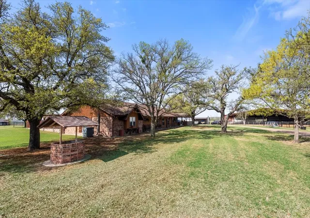 Homes for sale in Springtown, TX | 911 Mcvoid Rd, Springtown, TX 76082 | MLS# 21255037