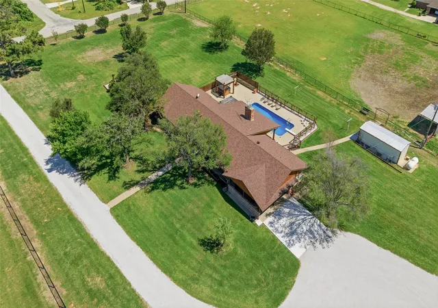 Homes for sale in Springtown, TX | 911 Mcvoid Rd, Springtown, TX 76082 | MLS# 21255037