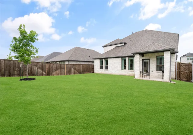 Photo 3 of Single family home for sale at 353 Waters Ridge Dr, Lavon, TX 75166 | MLS# 21253901 | Listing updated on 2026-07-17